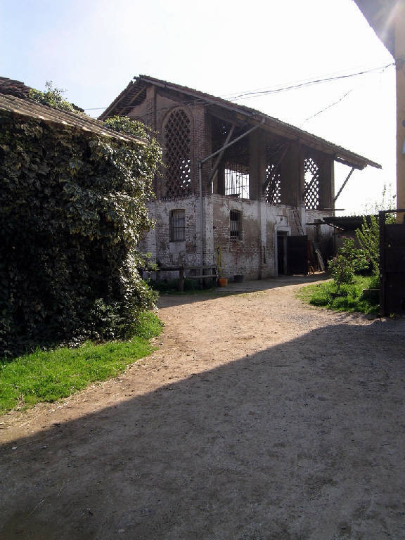 Scuderie con cassinello della Cascina Bozza (scuderia) - Bellinzago Lombardo (MI) 