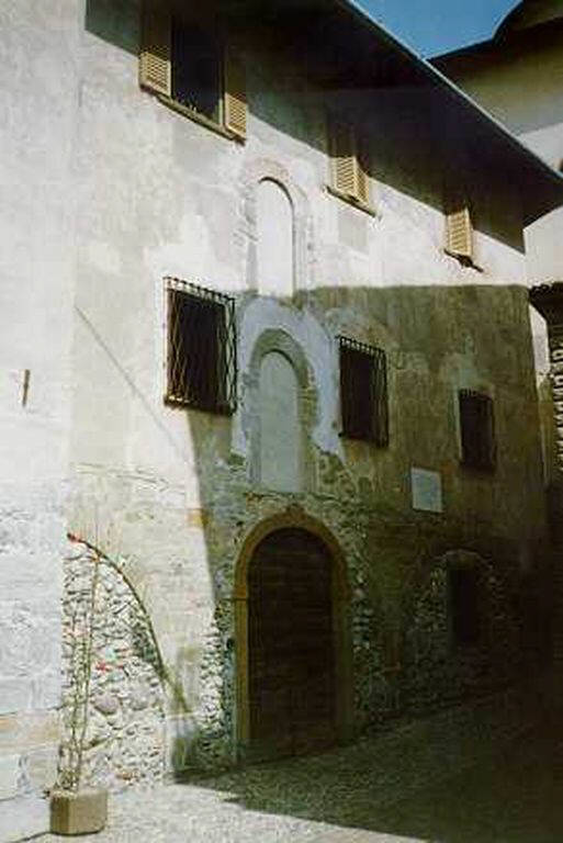Casa parrocchiale della Chiesa di S. Giovanni Apostolo (canonica) - San Giovanni Bianco (BG) 