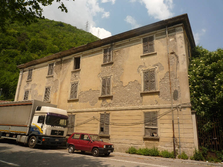 Edificio Via Cesare Rasini (edificio a blocco) - Villa d'Ogna (BG) 