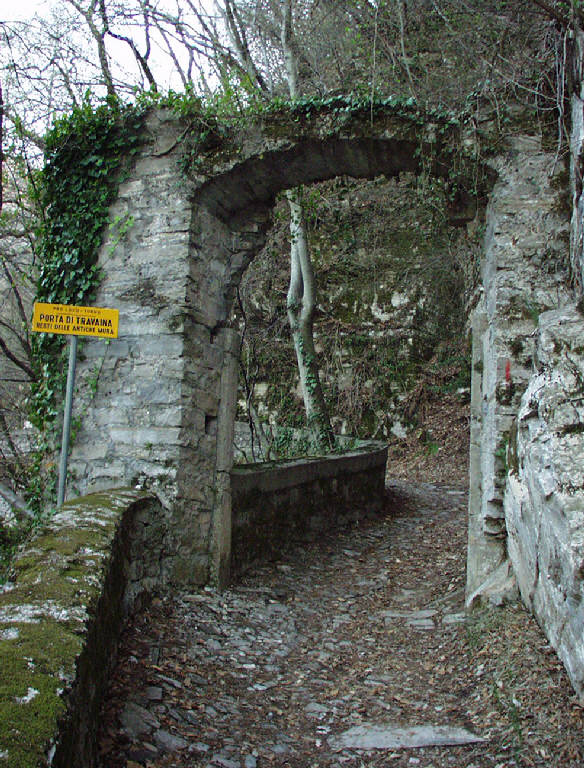 Porta di Travaina (porta fortificata) - Torno (CO) 
