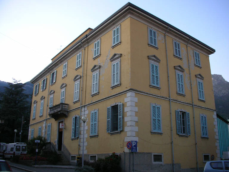 Municipio (palazzo) - Valmadrera (LC) 