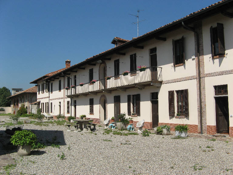 Case coloniche della Cascina Camuzzone (edificio a schiera) - Gaggiano (MI) 