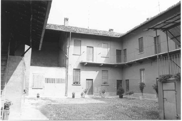 Edificio a corte Via Sala 21 (casa a corte) - Aicurzio (MB) 