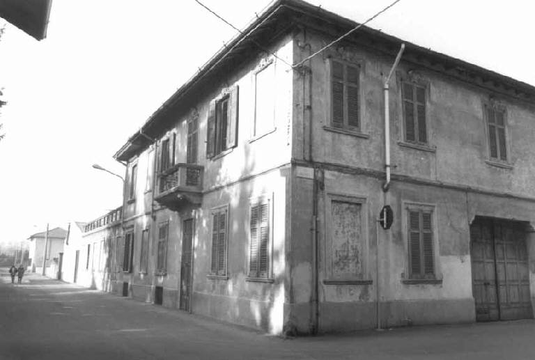 Casa padronale della tessitura Mazzucchelli (edificio a blocco) - Buscate (MI) 