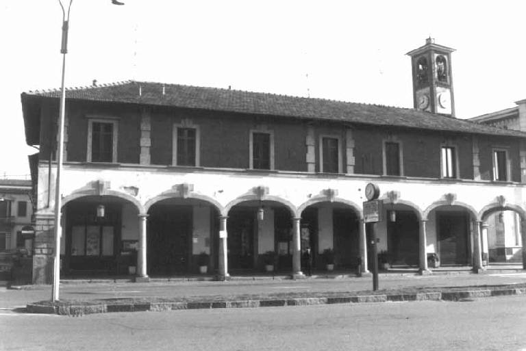 Casa Piazza Lombardia (edificio a blocco) - Busto Garolfo (MI) 