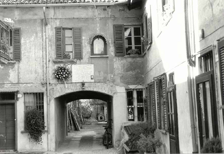 Casa natale di Don Carlo Gnocchi (casa a corte) - San Colombano al Lambro (MI) 