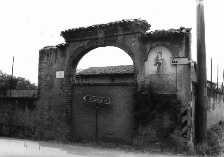 Portale della Cascina Via Lodi 1 (portale) - Truccazzano (MI) 