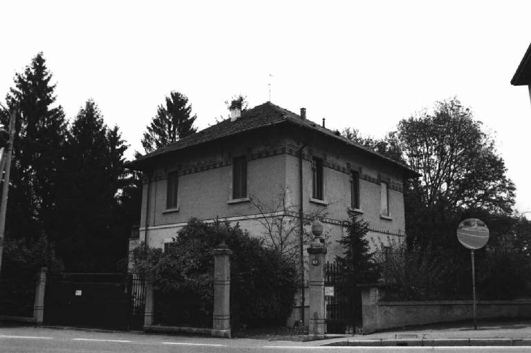 Villa primo Novecento Via Roma 30 (villino) - Usmate Velate (MB) 