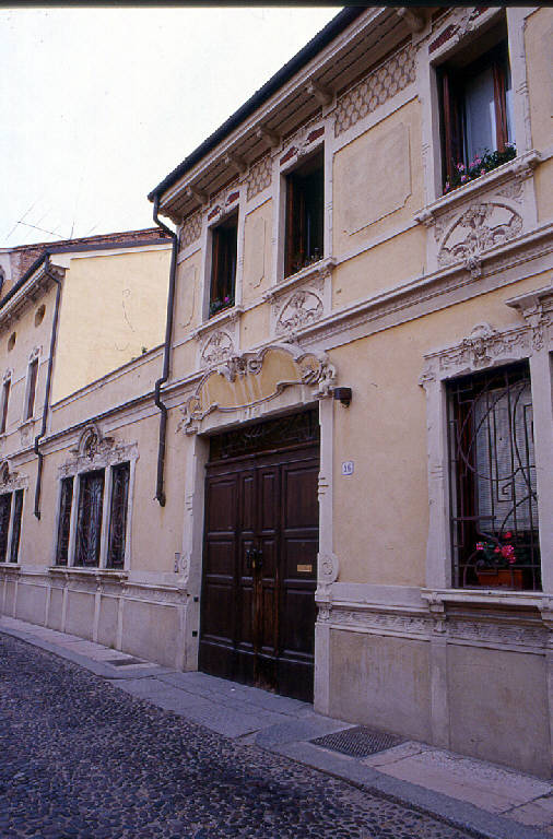 Casa Via Isabella D'Este 26 (casa) - Mantova (MN) 