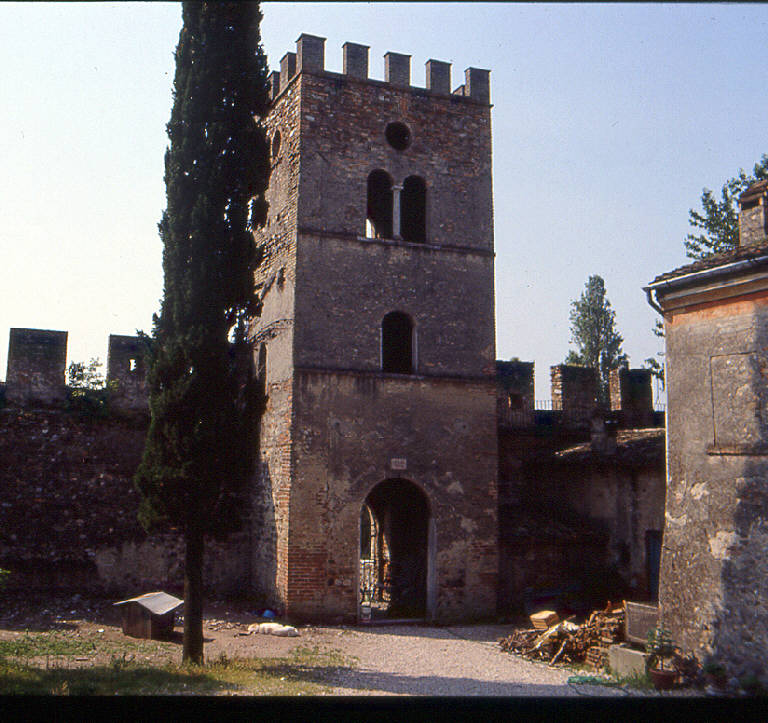Mura del castello di Castellaro Lagusello (mura difensive) - Monzambano (MN) 