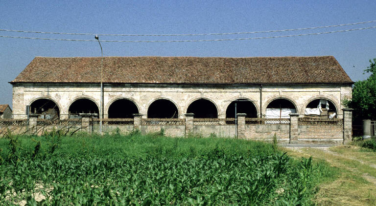 Stalla della Corte Serravalle (stalla) - Serravalle a Po (MN) 