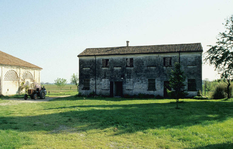 Casa dei salariati di Corte Carbonella (casa) - Borgoforte (MN) 