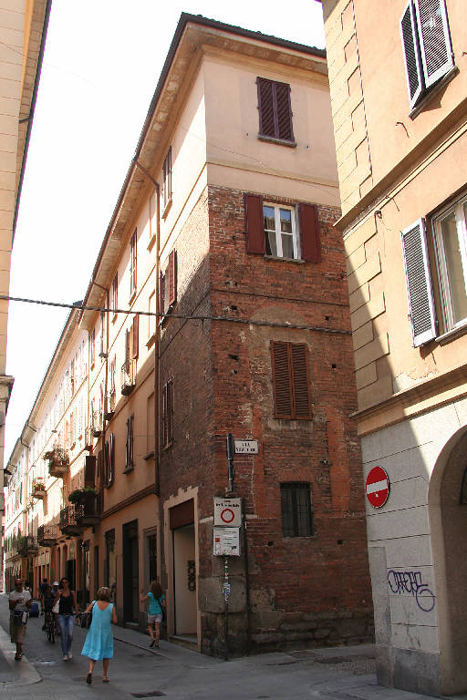 Edificio con antica torre Corso Garibaldi 6 (casa) - Pavia (PV) 