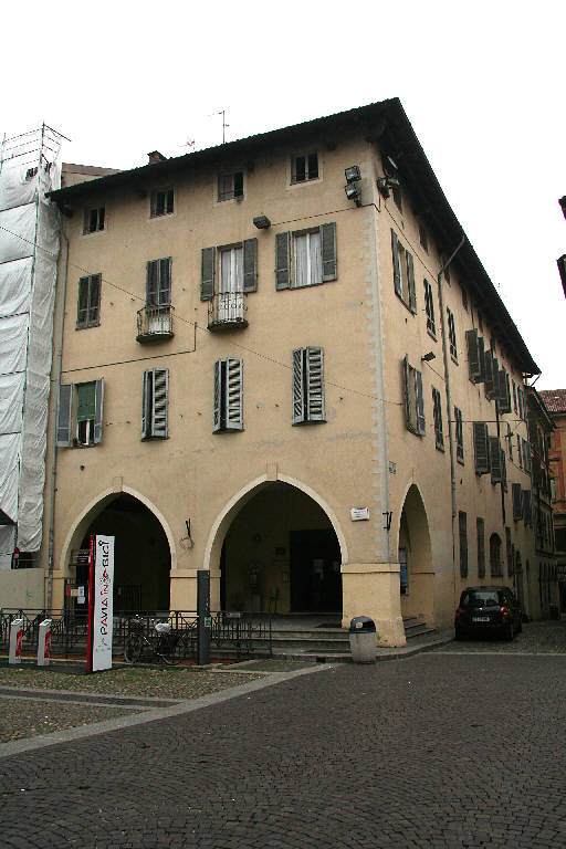 Casa Piazza della Vittoria 21 (casa) - Pavia (PV) 