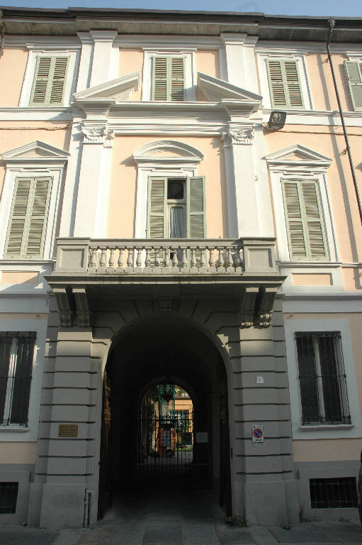 Palazzo Piazza Cesare Battisti 1 (palazzo) - Voghera (PV) 