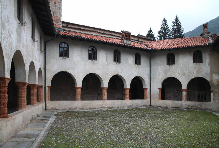 Chiostro della Badia di S. Gemolo (chiostro) - Valganna (VA) 