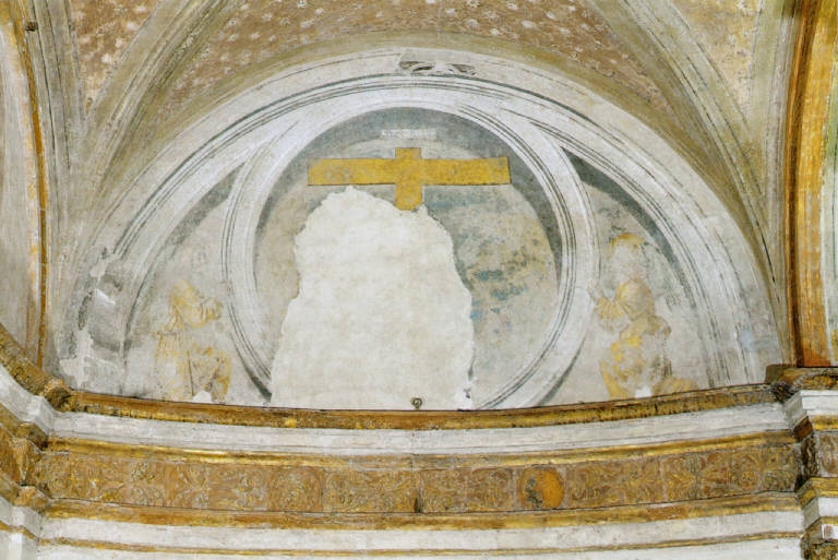 Decorazione pittorica delle navate e del transetto, Croce adorata da due angeli (dipinto) di Ambrogio da Fossano detto il Bergognone (fine sec. XV)