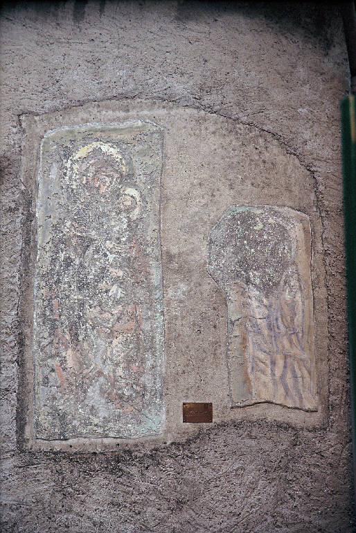Madonna con bambino e angelo, Madonna con bambino e angelo (dipinto murale) di De Amicis Cristoforo (terzo quarto sec. XX)