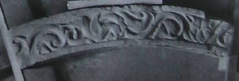 Motivi decorativi vegetali stilizzati (ghiera di portale) - ambito pavese (fine/inizio secc. XI/ XII)