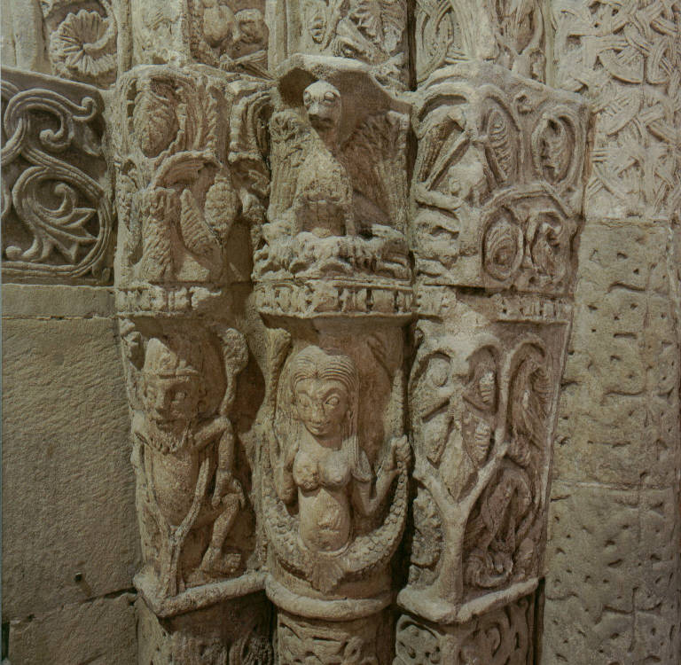 Motivi decorativi vegetali e animali (capitello a rilievo) - ambito pavese (seconda metà sec. XI)