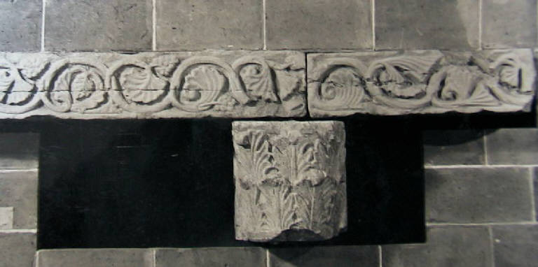Motivi decorativi vegetali stilizzati (capitello con fregio) - ambito lombardo pavese (sec. XII)