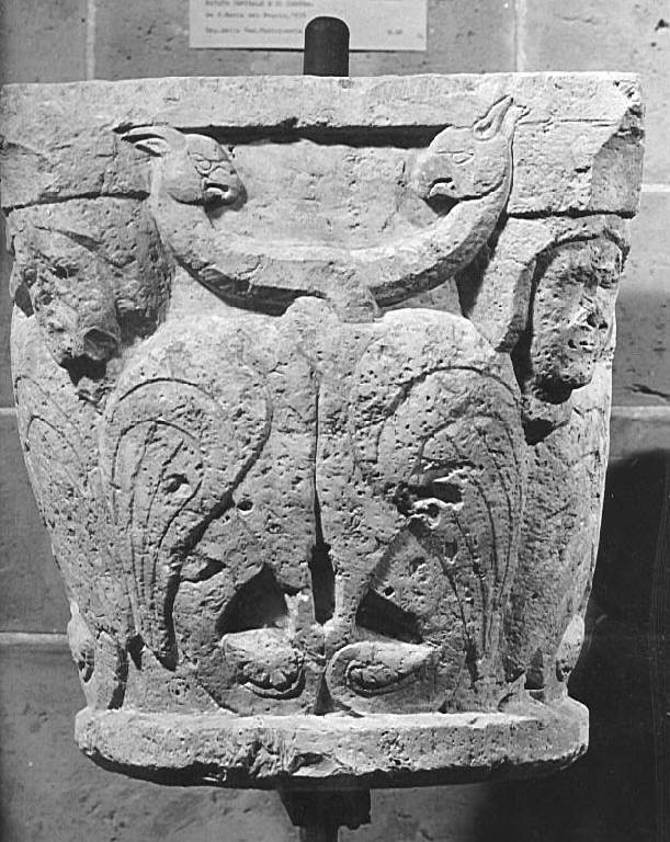 Animali fantastici e figure d'uomo (capitello scolpito) - ambito lombardo pavese (sec. XII)