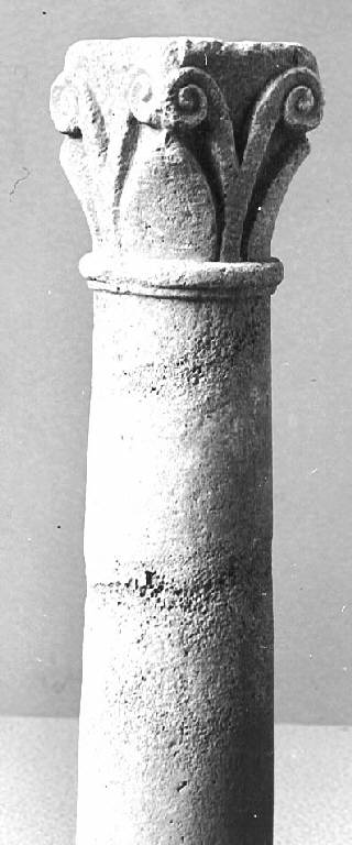 Motivi decorativi vegetali (capitello con colonna) - ambito pavese (sec. XII)