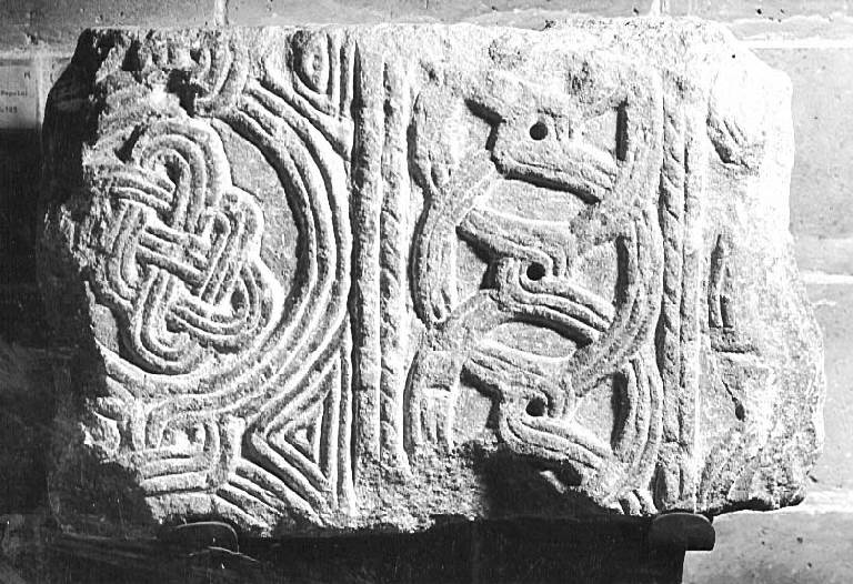 Motivi decorativi astratti (pluteo lavorato) - ambito pavese (sec. XII)