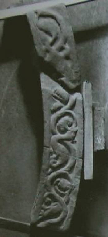Animali fantastici e motivi decorativi fitomorfi (ghiera di portale) - ambito pavese (fine/inizio secc. XI/ XII)