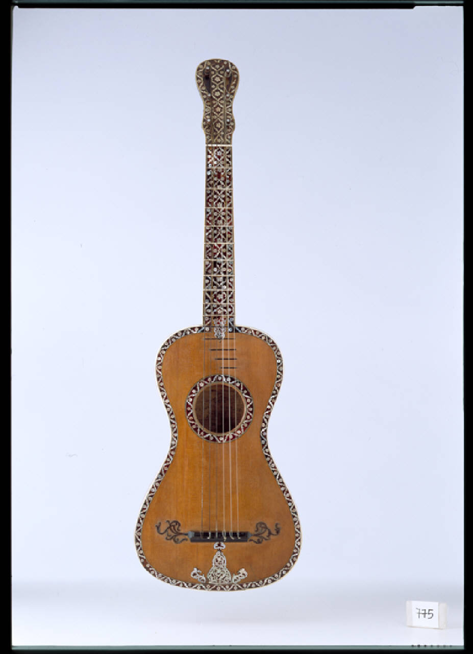 chitarra di ignoto, etichetta A. Monzino - ambito Italiano (prima metà sec. XIX)