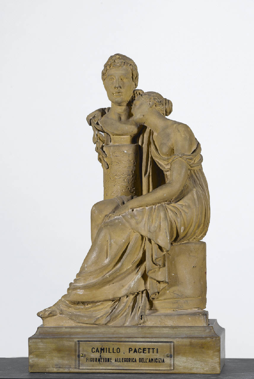 Figurazione allegorica dell'amicizia, FIGURA FEMMINILE DOLENTE CON BUSTO (statua) di Pacetti Camillo (seconda metà sec. XVIII)