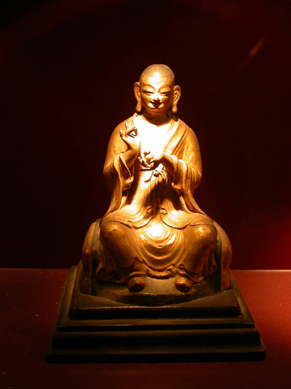 luohan (arhat), discepolo del Buddha, Statuetta raffigurante un luohan (arhat), discepolo del Buddha (statua devozionale) - manifattura cinese, dinastia Quing (sec. XVIII)