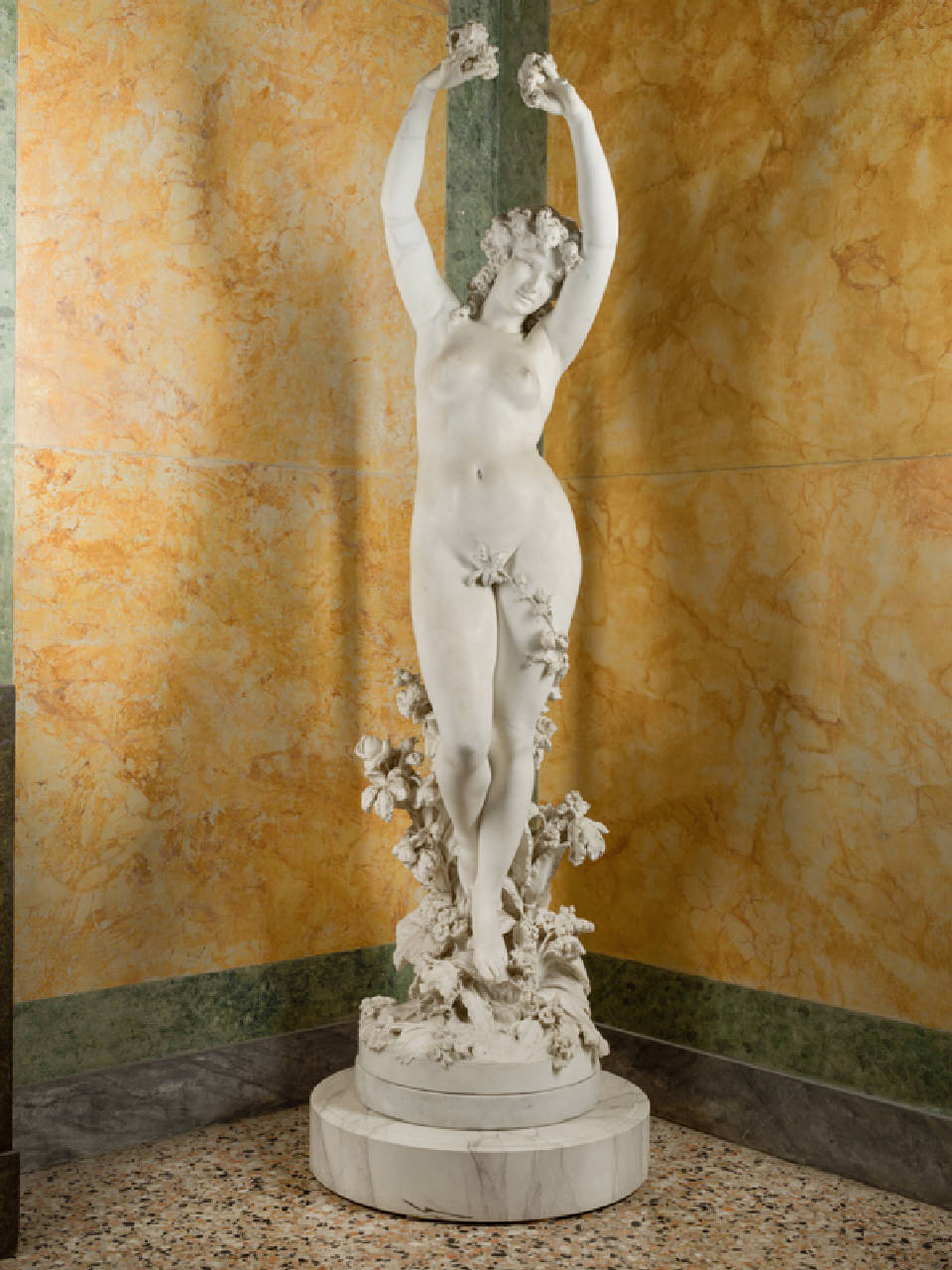 Dea dei fiori, figura femminile con ghirlanda (statua) di Barzaghi Francesco (ultimo quarto sec. XIX)