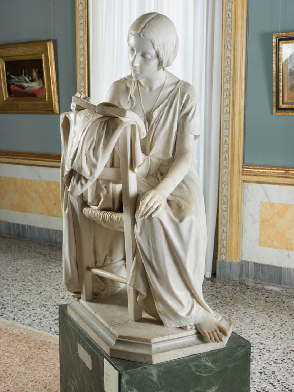 La leggitrice, donna che legge (statua) di Magni Pietro (terzo quarto sec. XIX)