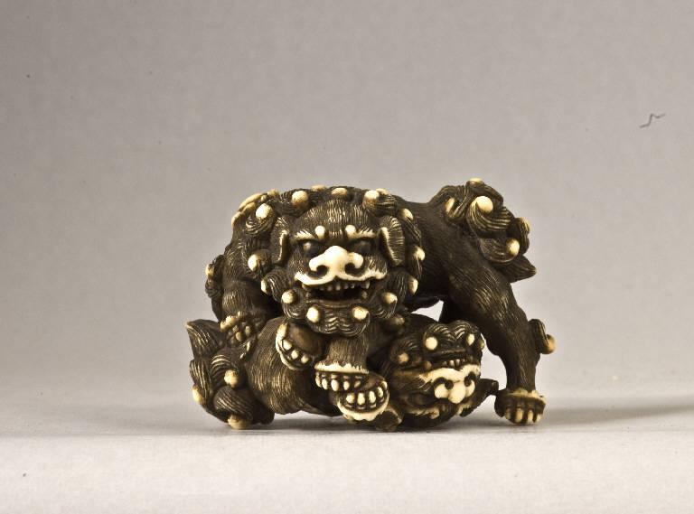 Due shishi, ANIMALI FANTASTICI (scultura) - ambito giapponese (ultimo quarto sec. XIX)