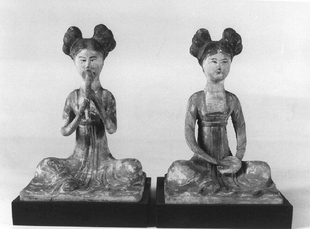 donna musicante (statuetta) - Manifattura cinese (seconda metà sec. XX)