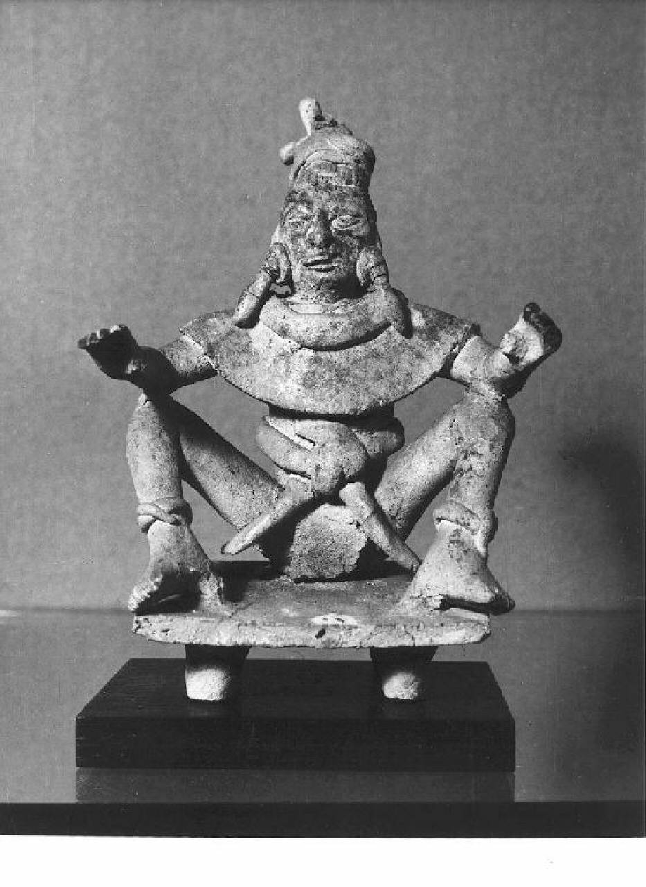 figura maschile seduta (statuetta) - Manifattura Maya (secc. III/ X)