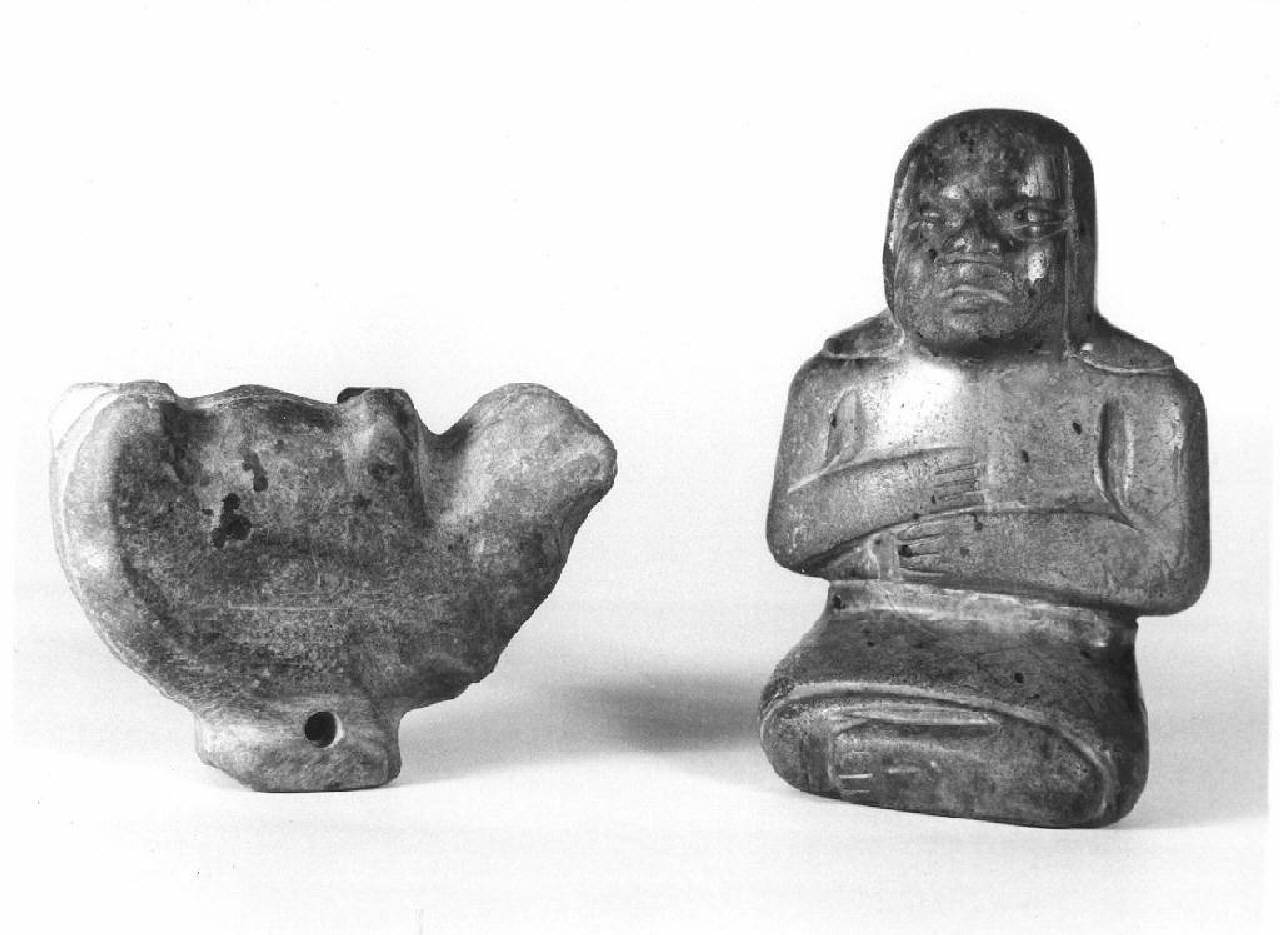 Sacerdote seduto (statuetta) - Manifattura olmeca, Messico (secc. XIII/ VII a.C.)