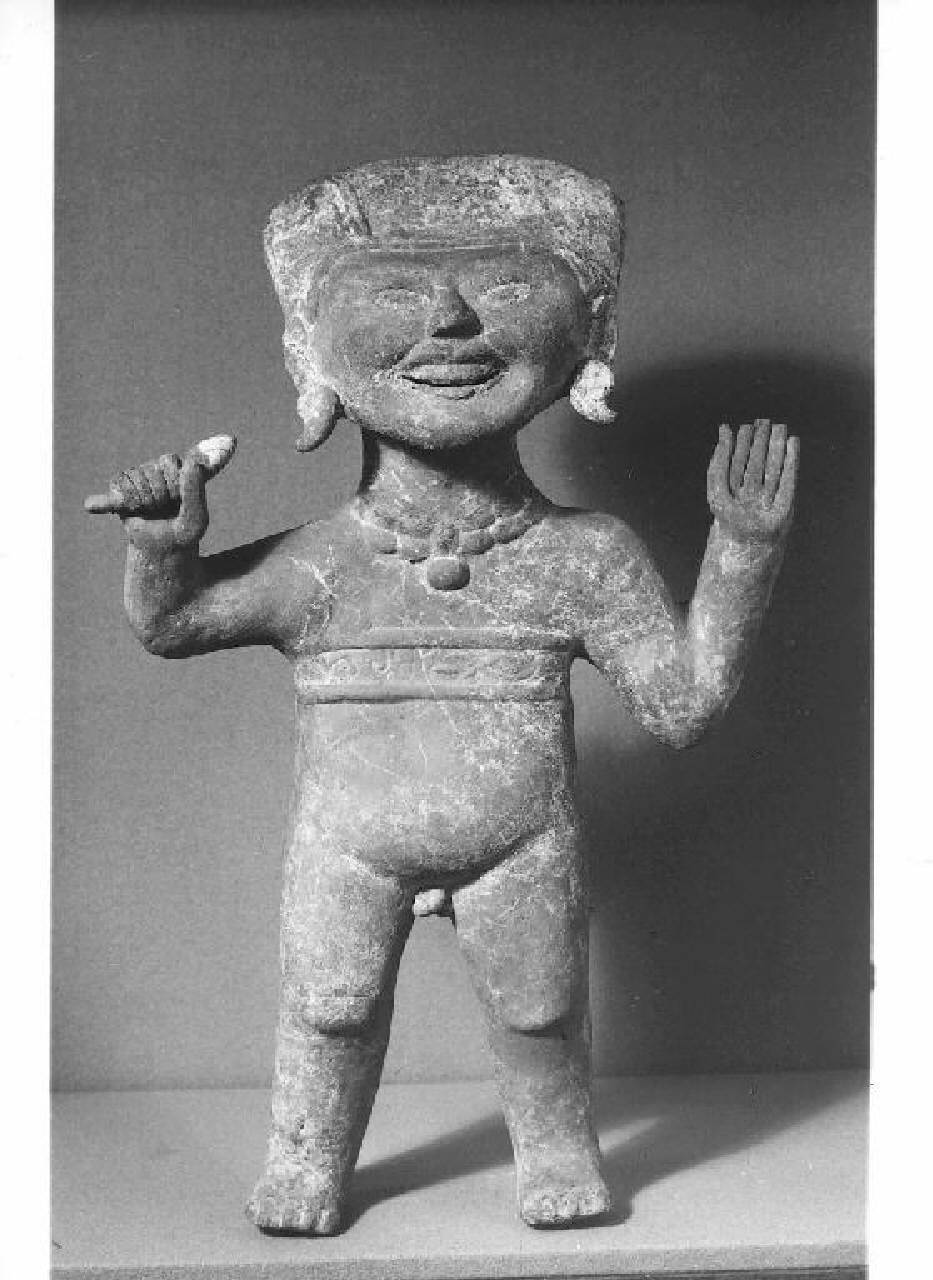 Figura maschile sorridente (statua) - Manifattura di Veracruz, Messico (Costa del Golfo) (secc. VII/ IX)