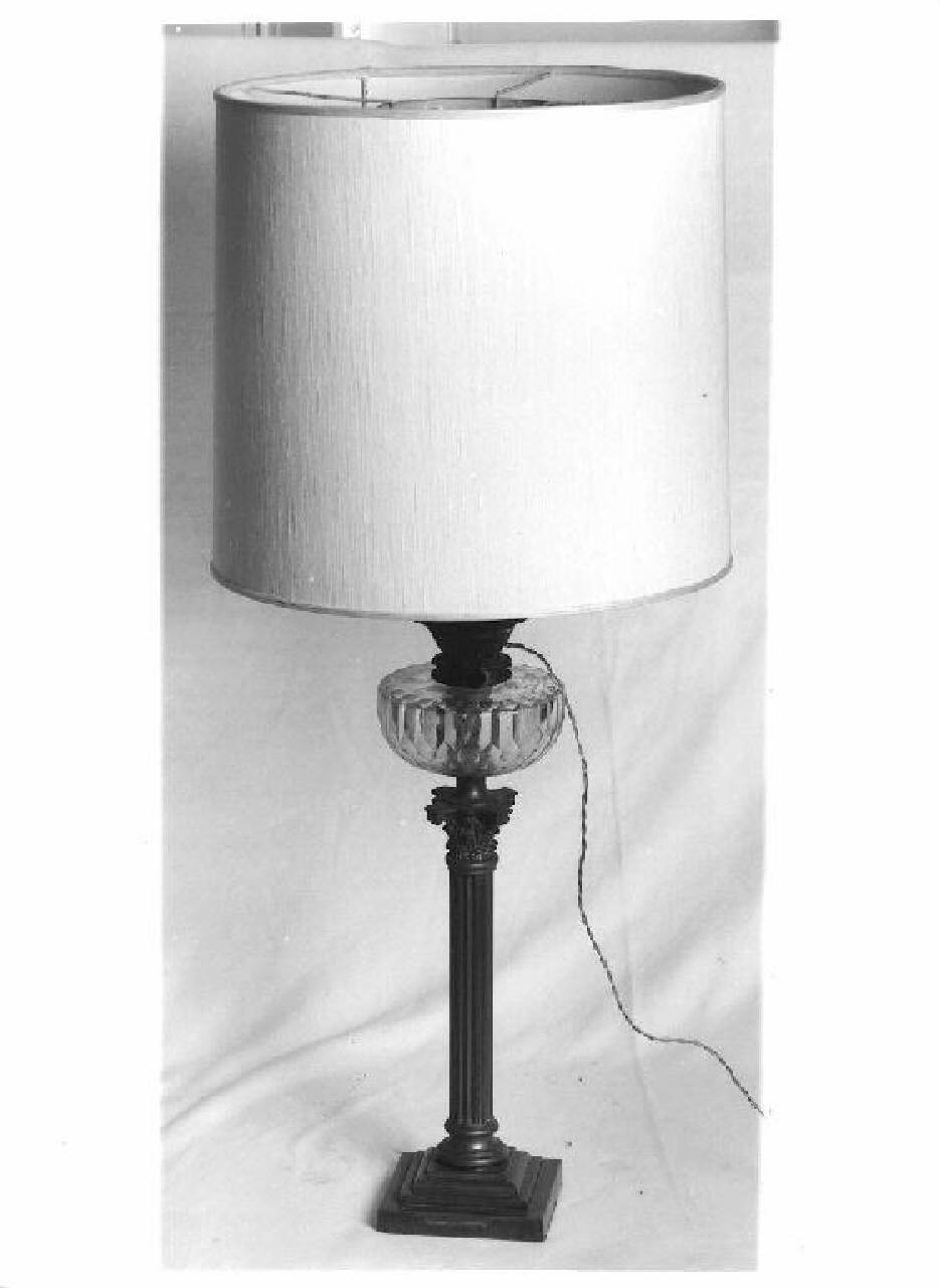 lampada da tavolo a petrolio - Manifattura inglese (seconda metà sec. XIX)