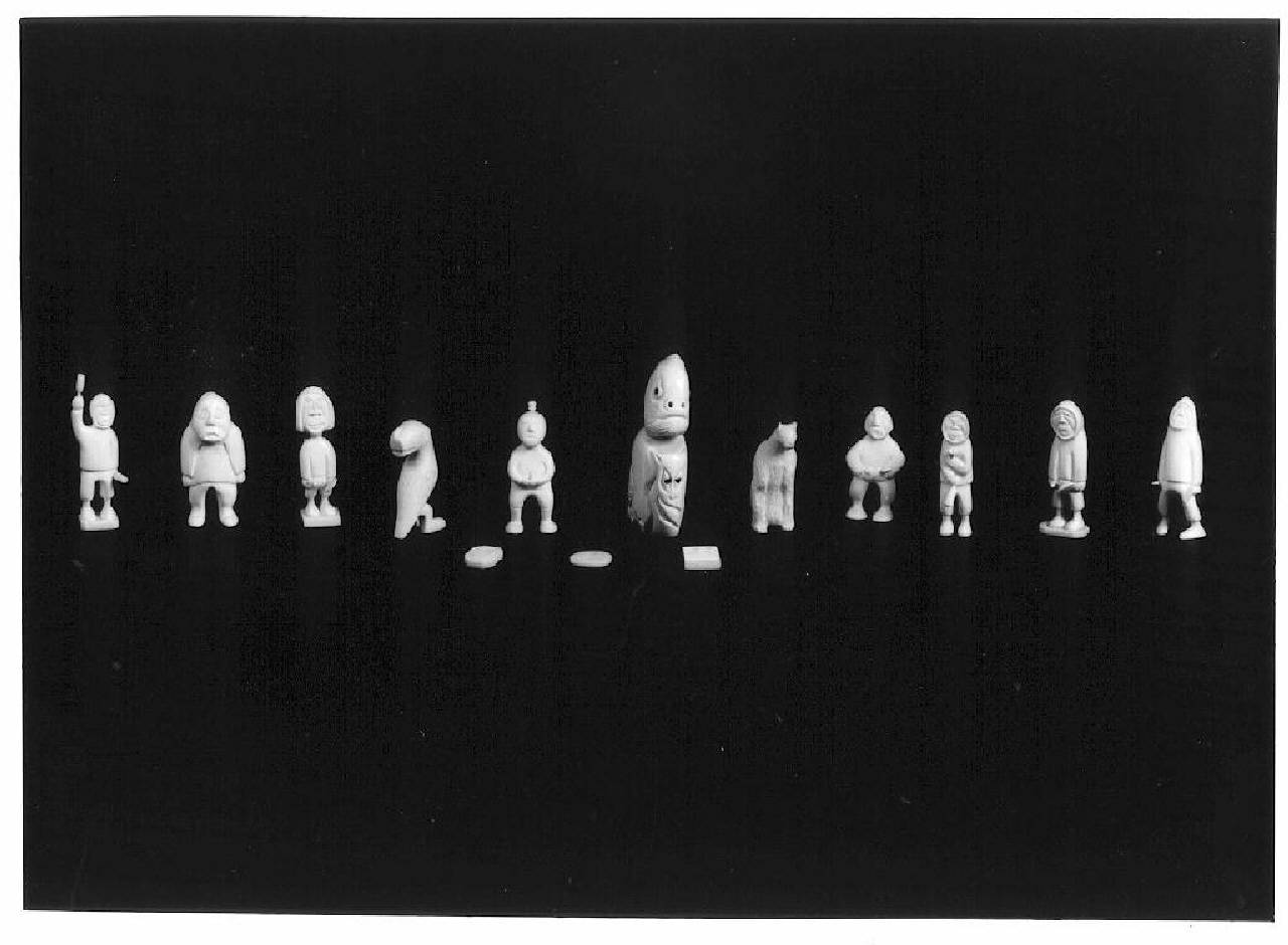 Figura antropomorfa: musicante (statuetta) - Manifattura Inuit (sec. XX)