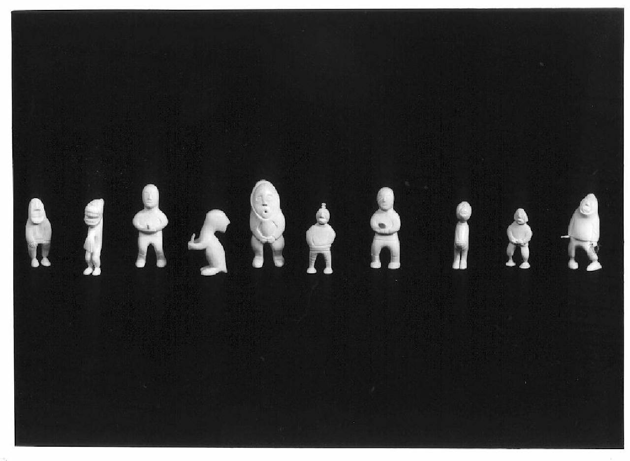 Figura antropomorfa (musicante?). (statuetta) - Manifattura Inuit (sec. XX)