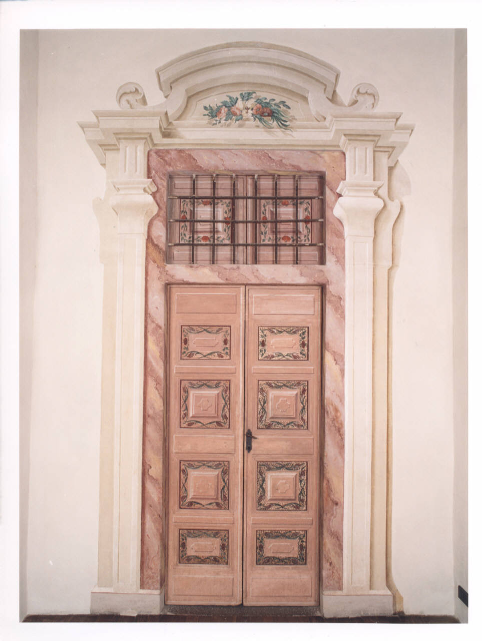 motivi decorativi floreali (dipinto murale) - ambito lombardo (prima metà sec. XVIII)