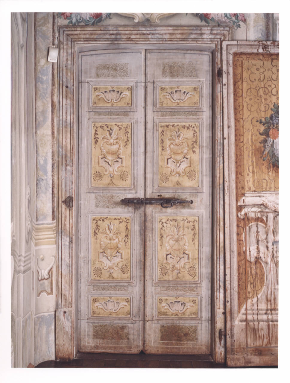 motivi decorativi geometrici (porta dipinta) di Bellotti Biagio; Maggi Pietro (cerchia; cerchia) (seconda metà sec. XVIII)