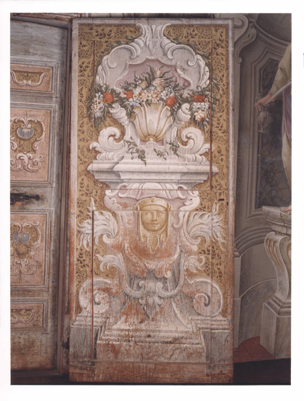 motivi decorativi architettonici (porta dipinta) di Bellotti Biagio; Maggi Pietro (cerchia; cerchia) (seconda metà sec. XVIII)