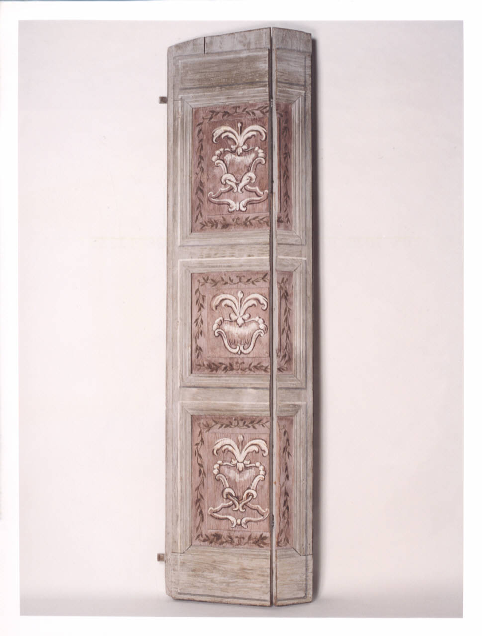 motivi decorativi geometrici (scuri di finestra dipinti) di Bellotti Biagio; Maggi Pietro (cerchia; cerchia) (seconda metà sec. XVIII)