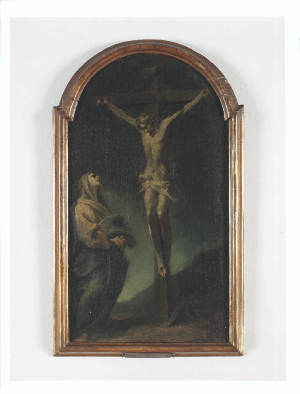 Crocefissione con Pia Donna, Cristo crocifisso con la Madonna (dipinto) di Magatti, Pietro Antonio (sec. XVIII)