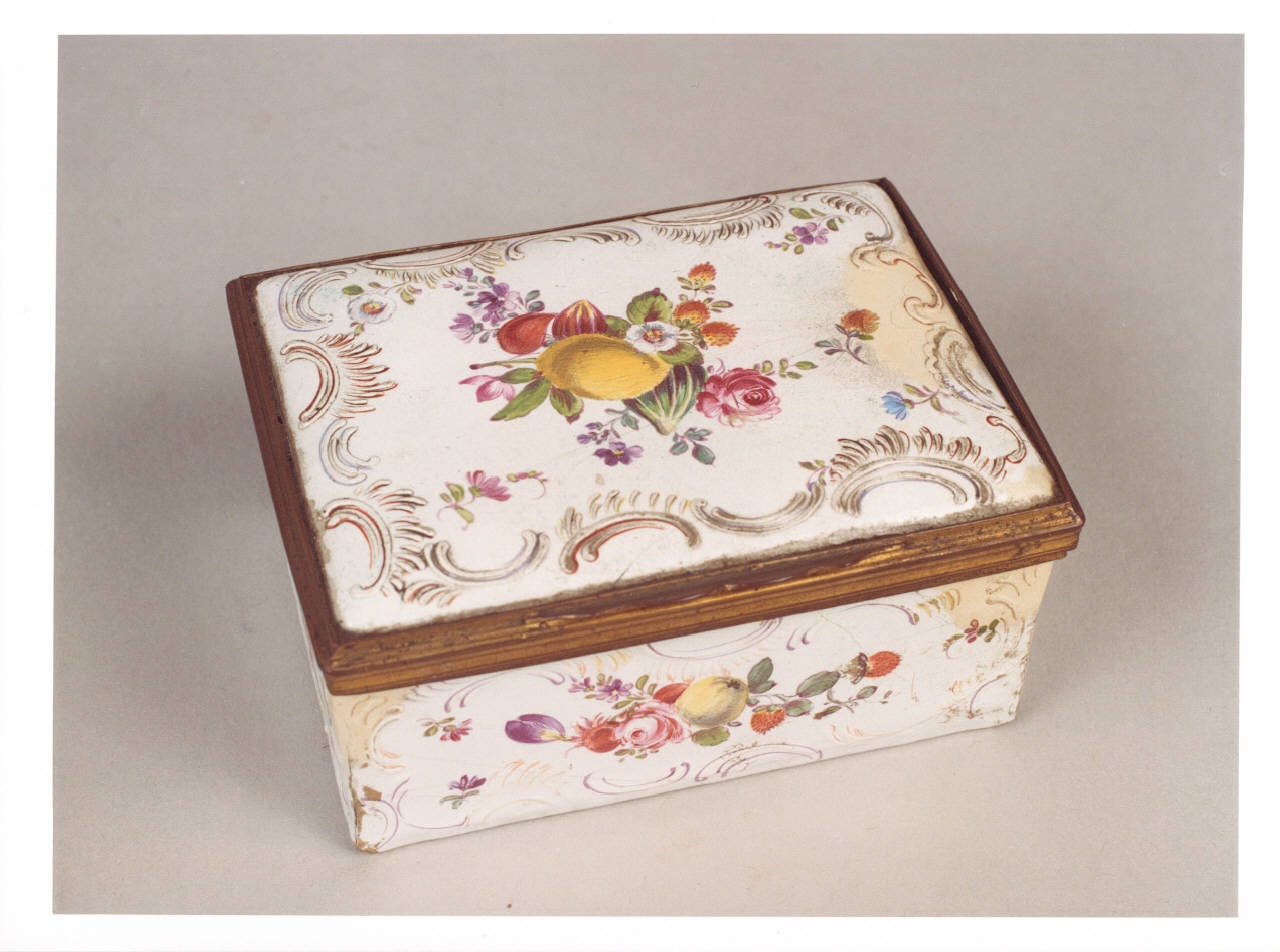 Tabacchiera con decori floreali, motivi decorativi floreali (tabacchiera) - Manifattura francese (seconda metà sec. XVIII)