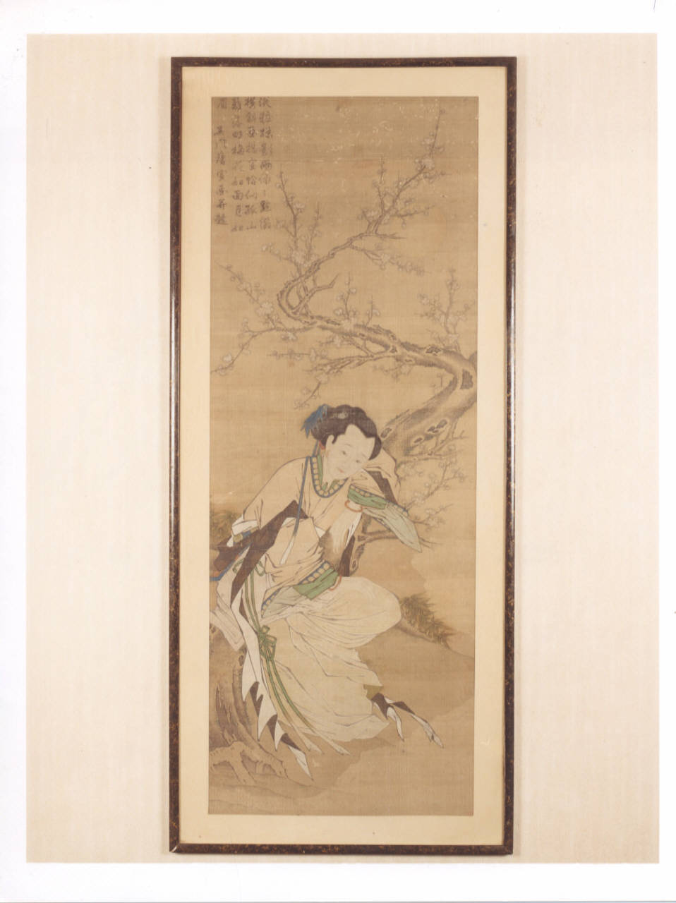 Figura di donna orientale, figura femminile seduta su un ramo di pruno (dipinto) - ambito giapponese (prima metà sec. XVIII)
