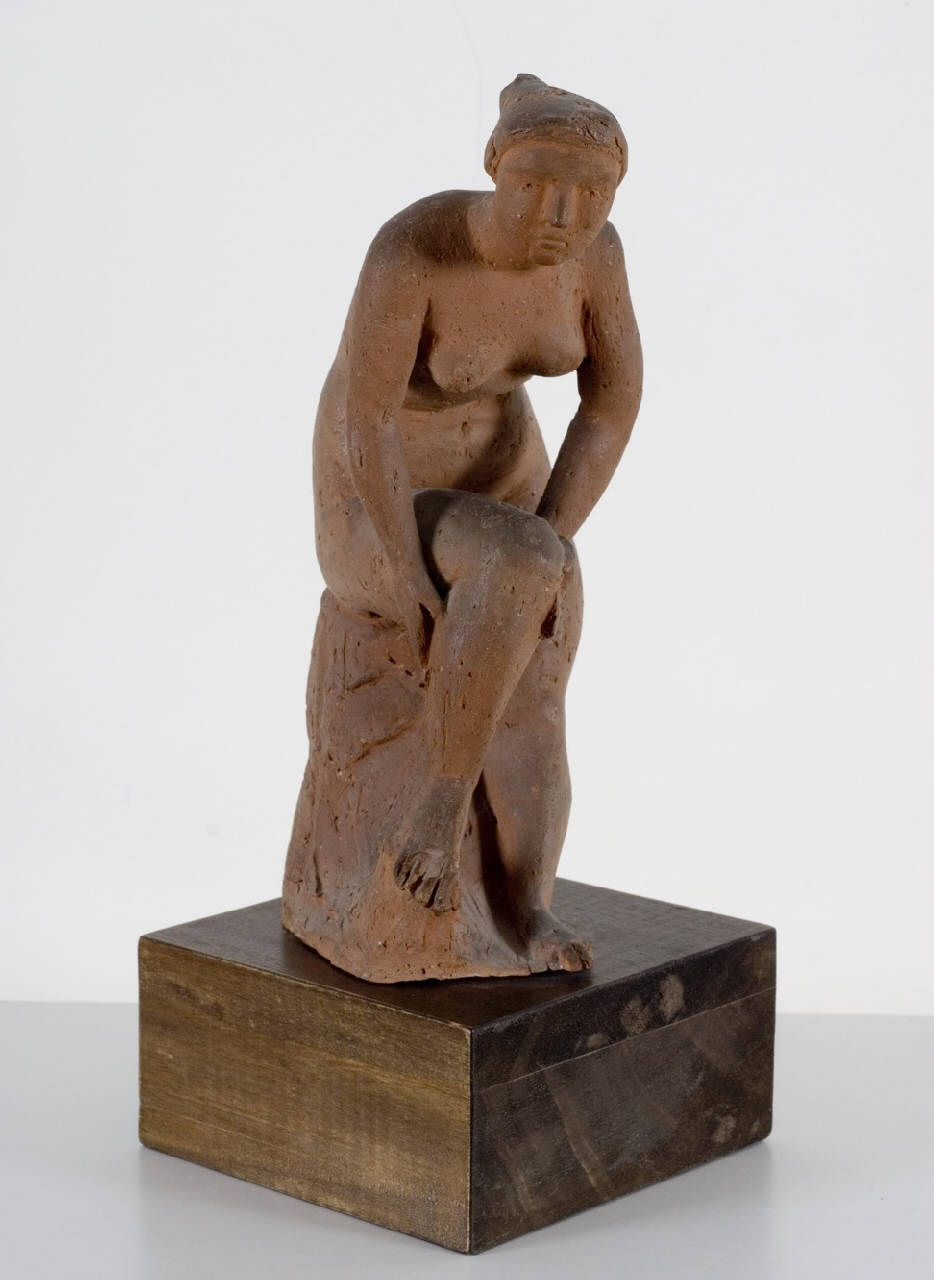 Pomona seduta, figura femminile seduta (scultura) di Marini, Marino (sec. XX)